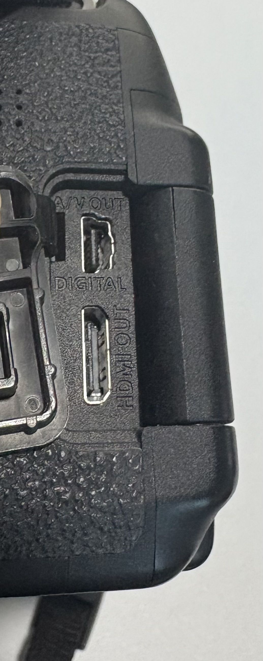 Cable port types on iPad and camera
